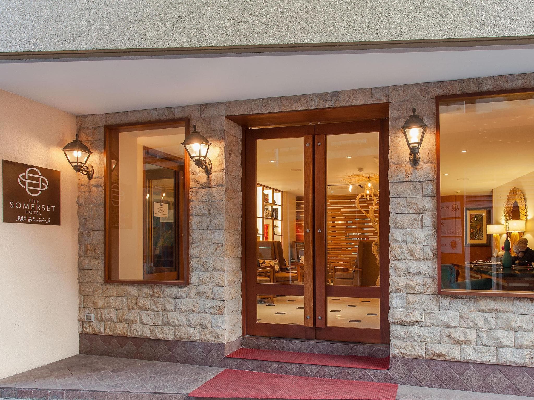 The Somerset Hotel - Free Return Airport Transfer Included