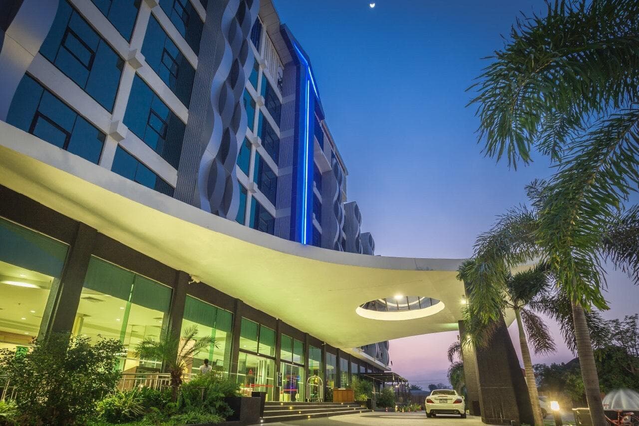 Alvarez Hotel