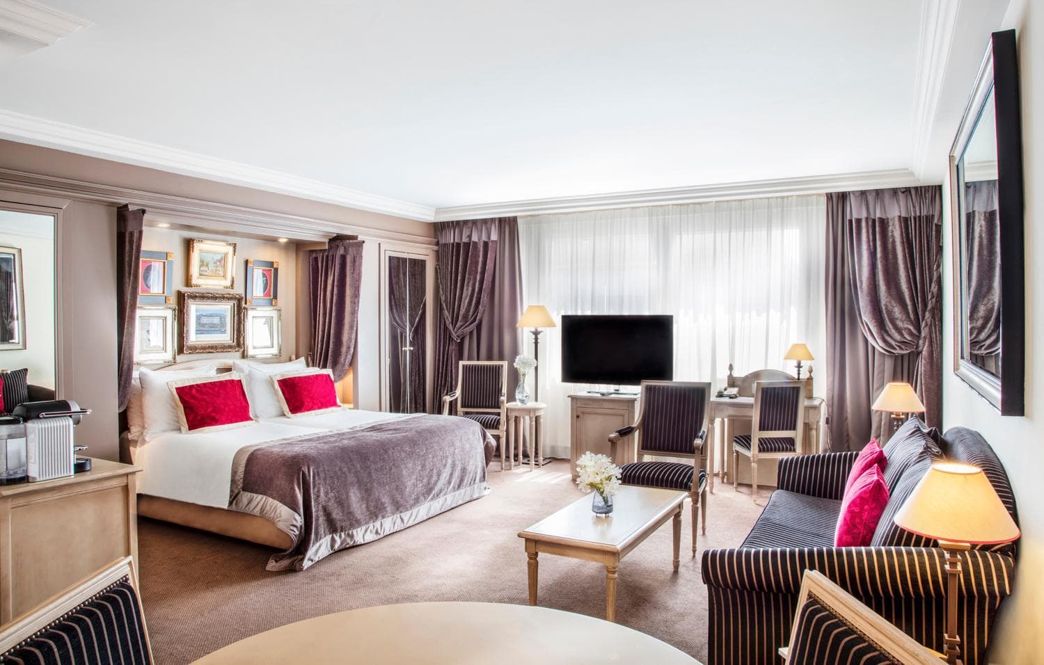 Royal Manotel Hotel